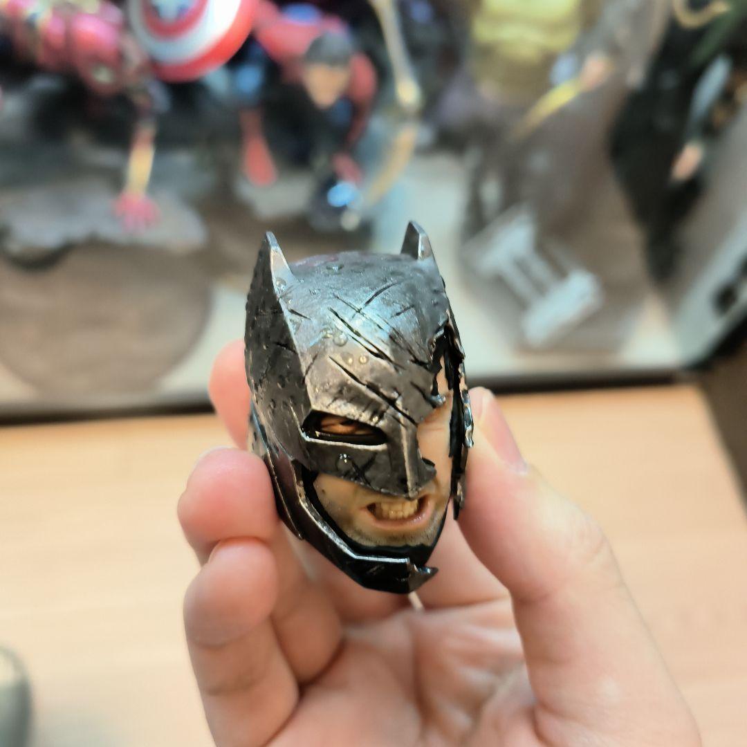 アーマードバットマン 1/6スケール フィギュア　ホットトイズ バトル ダメージ