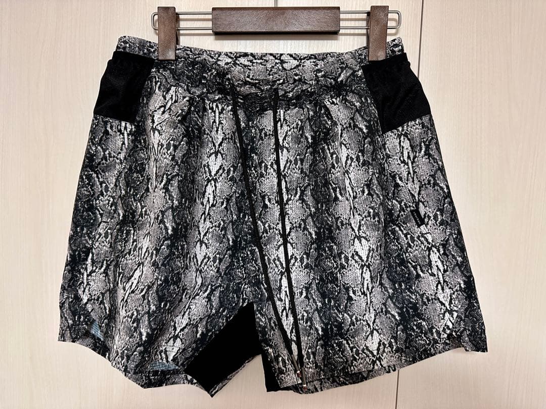 ウォーキング・ランニングウェア PYTHON PATTERN 7 POCKETS RACING SHORTS PYTHON PATTERN 7 POCKETS RACING SHORTS