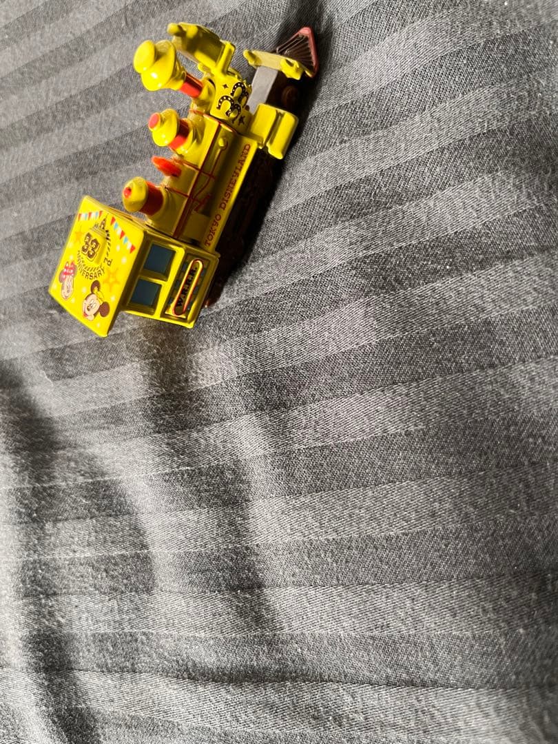 黄色の蒸気機関車ミニカー