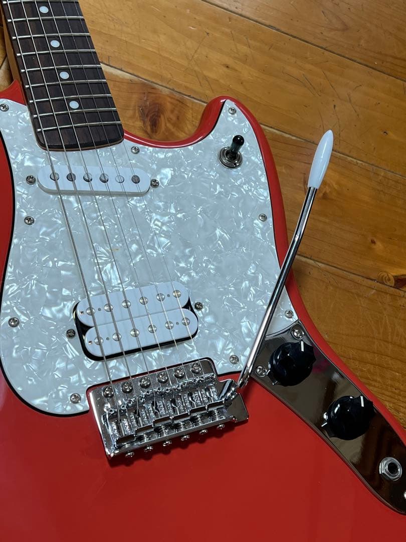 美品 Squier スクワイヤ サイクロン CYCLONE /ミディアムスケール