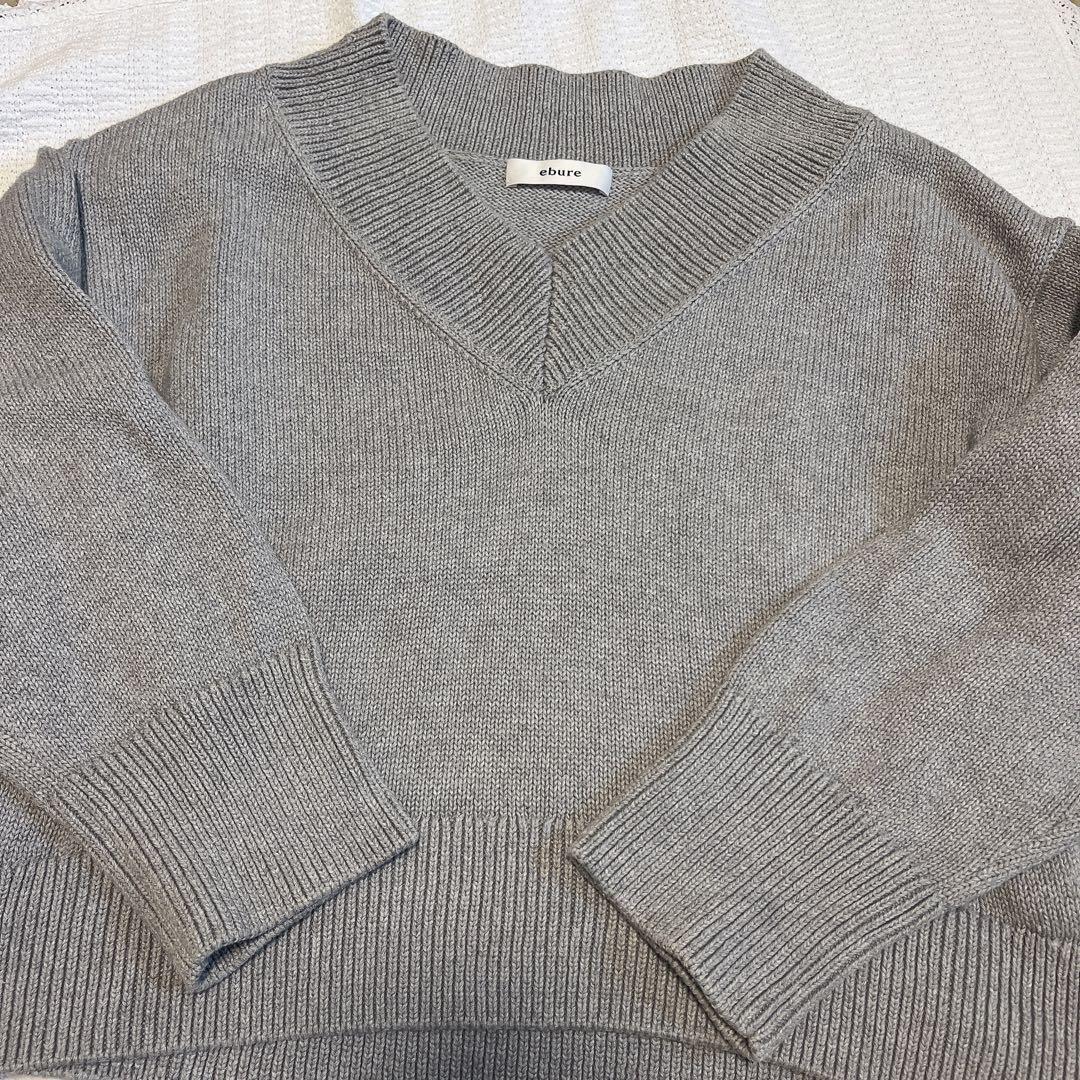 ebure グレー Vネック ニットセーター