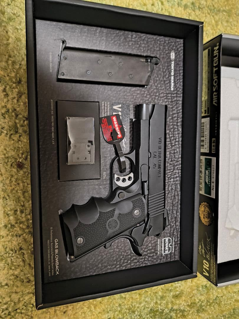 V10 Ultra Compact Black ガスブローバック