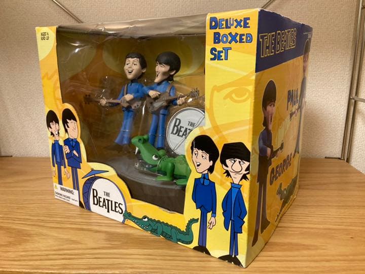 ビートルズ　デラックスボックスセット　フィギュア　マクファーレン