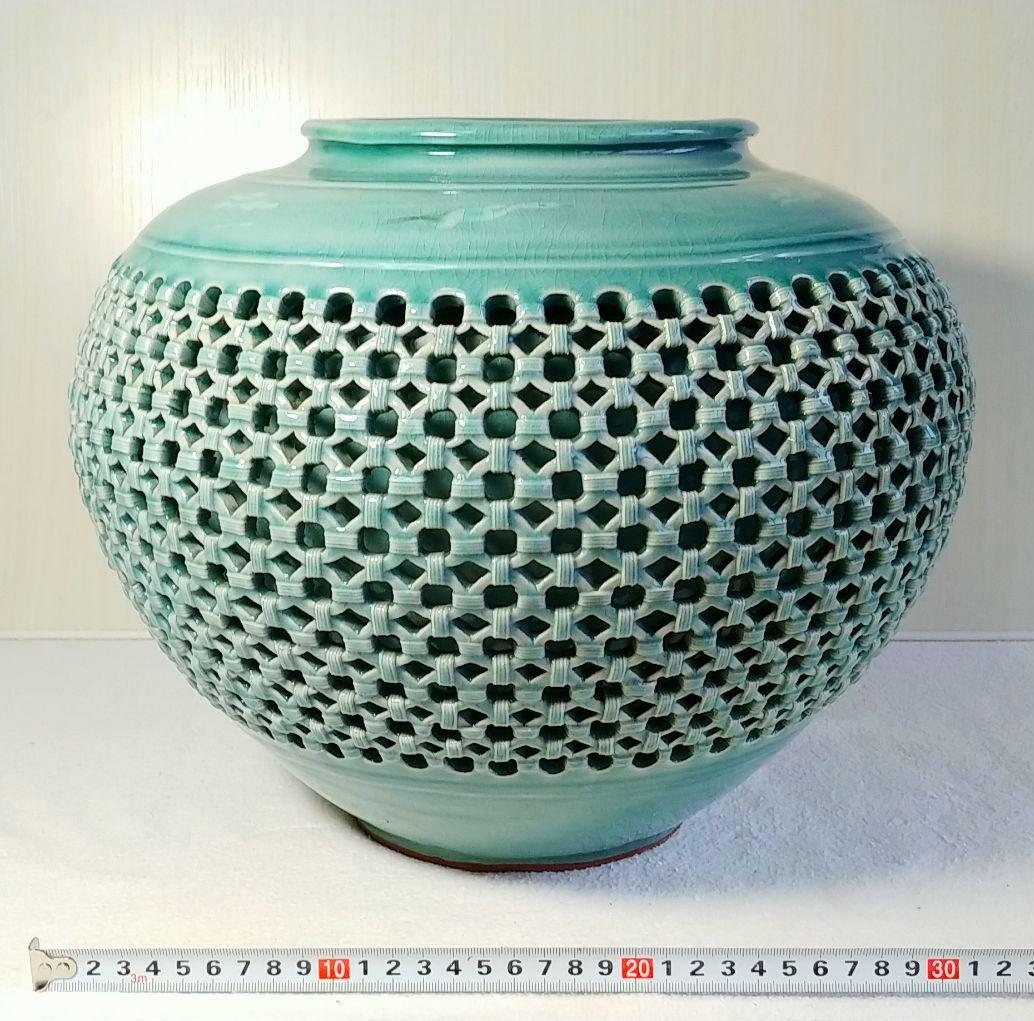 高麗青磁（青白磁）、「銀光」の壺です。 約35年前のものです。 - メルカリ