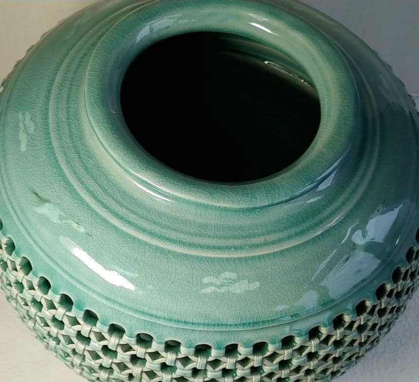 高麗青磁（青白磁）、「銀光」の壺です。 約35年前のものです。 - メルカリ