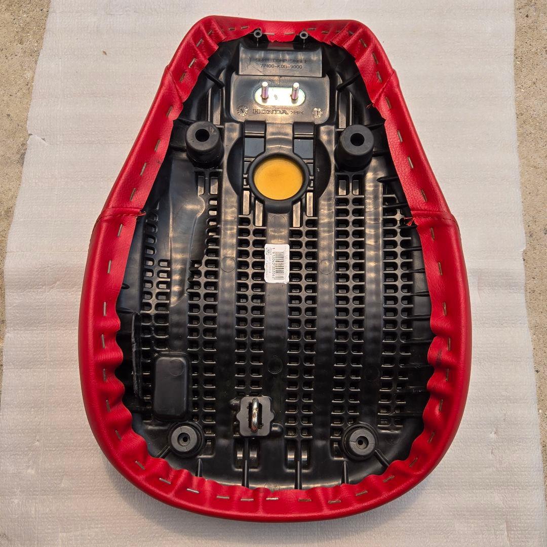 スーパーカブC125 シート 赤 ホンダ 純正 中古 JA48 - メルカリ