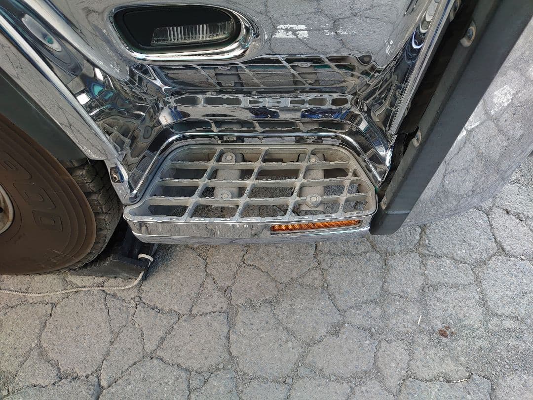 クオン サイドステップ アルミ縞板 下段セット ボルトナット付き