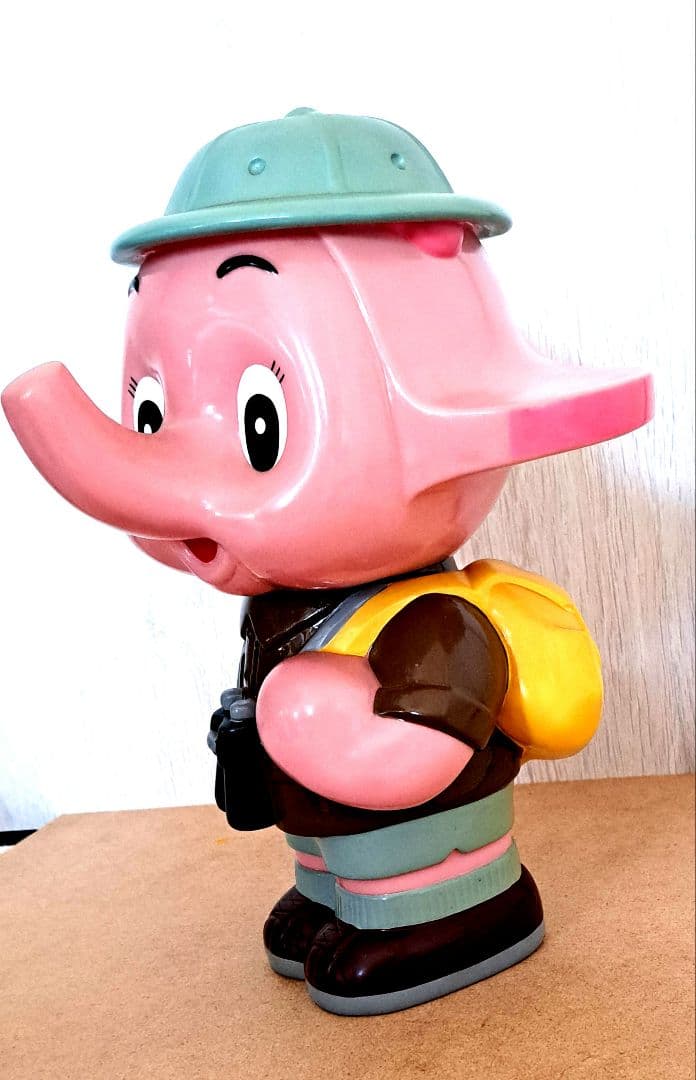 佐藤製薬　サト子ちゃん 探検家　貯金箱フィギュア　高さ３２cm