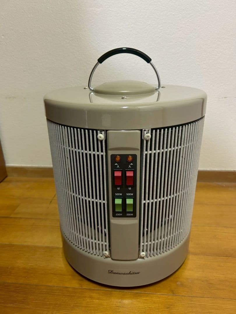 【美品】DAN1000-R16　1000型　談話室　（ホワイト　23年冬購入) 暖話室 3500円クーポン配布中 遠赤外線パネルヒーター 暖話室1000型