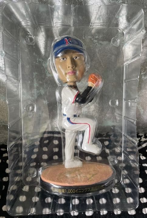 サイン入りスワローズ石川雅規投手1,000イニング達成記念ボブルヘッド