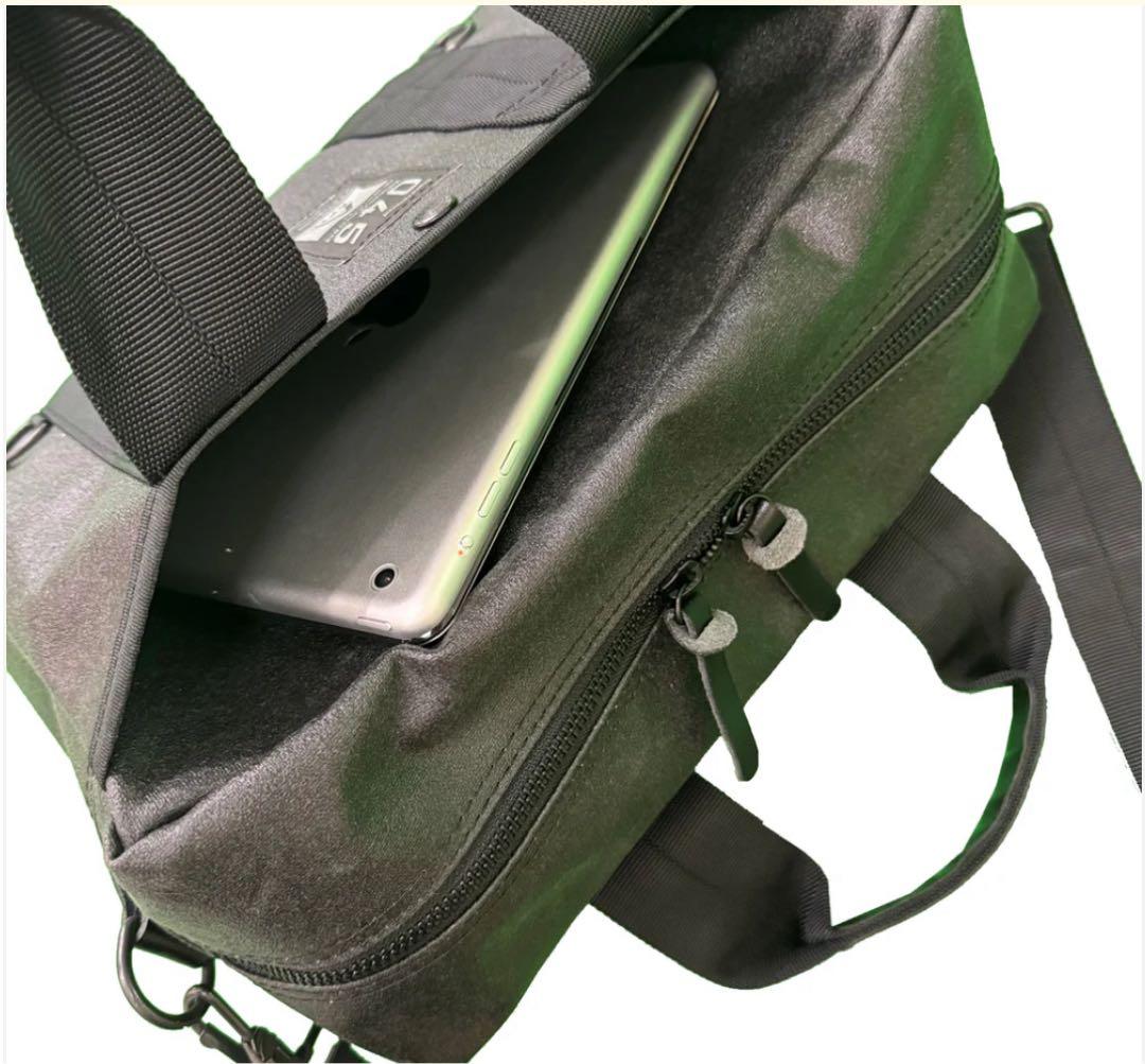 APIOx横濱帆布鞄 ブラックキャンバス・アビエイターキットバッグ迷彩