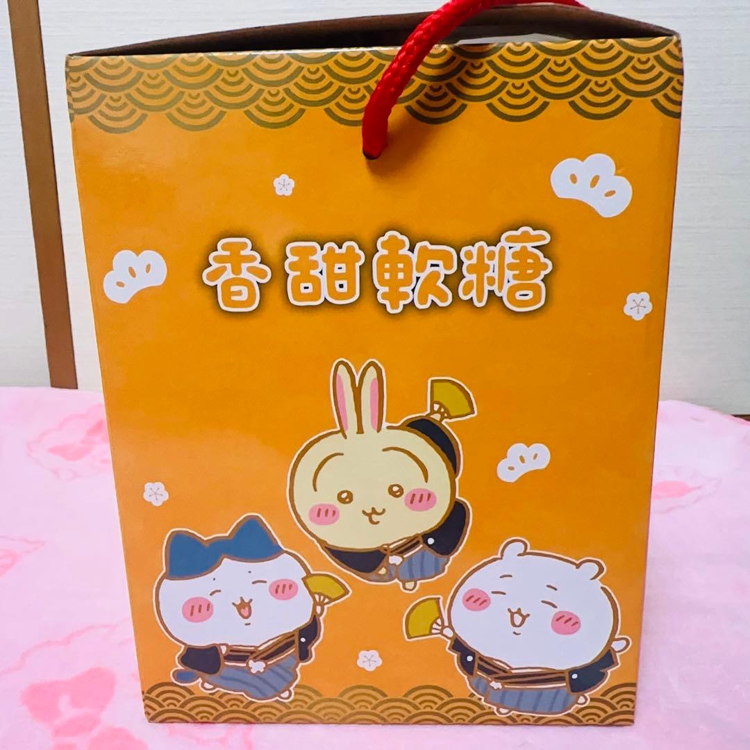 ちいかわ　台湾限定　だるま形　貯金箱グミセット　うさぎ