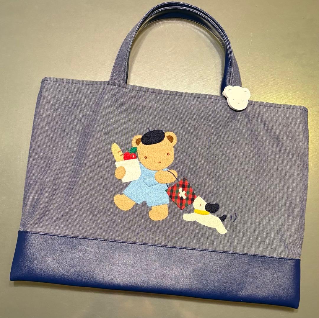 【美品】一度短時間のみ使用　ファミリア　デニムバッグ　ブック入れ　ピンバッチ付き デニムバッグ｜ファミリア公式オンラインショップ | ファミリア公式サイト