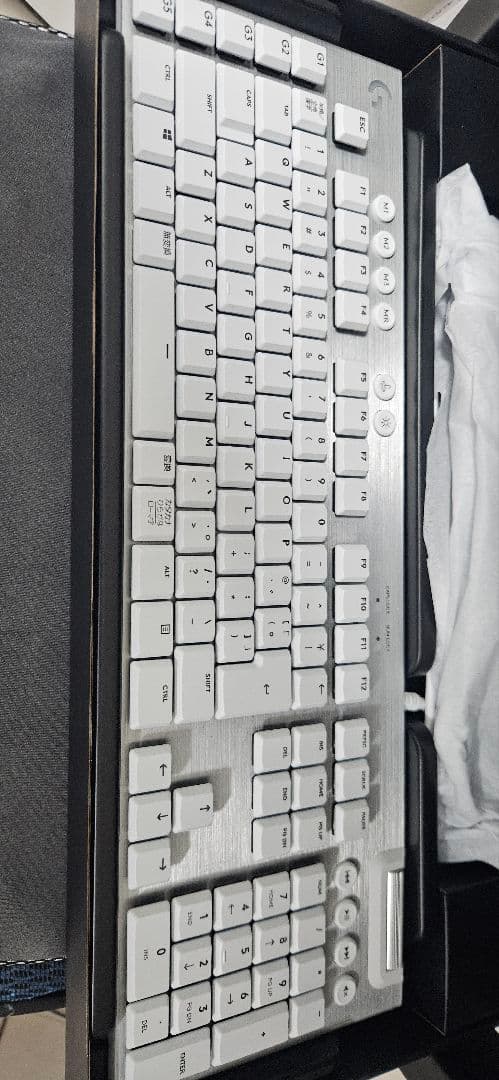 Logicool G ゲーミングキーボードg813 有線 茶軸 薄型 ホワイト - メルカリ