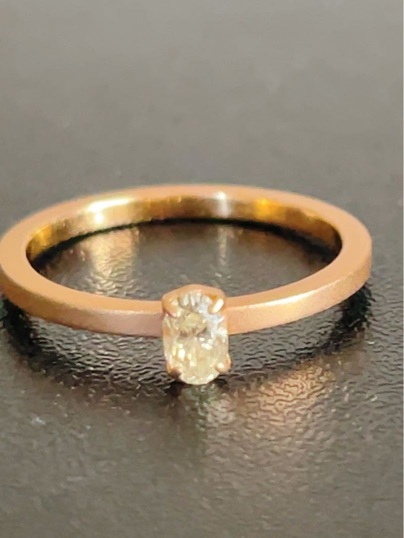 オーバルカット ダイヤモンドリングk18 0.13ct
