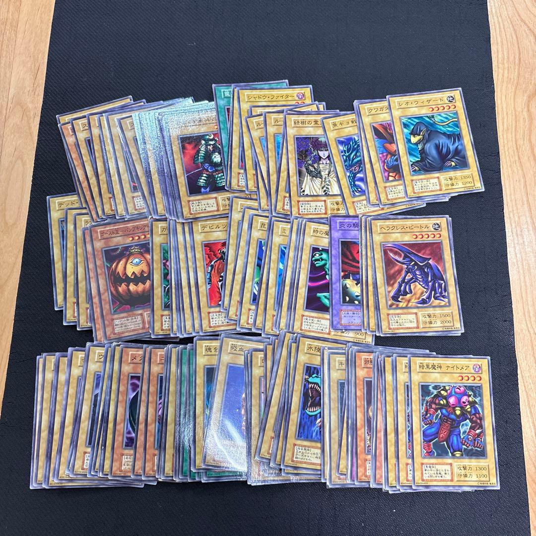 遊戯王　初期カード　200枚以上まとめ売り　絶版グッズ付き
