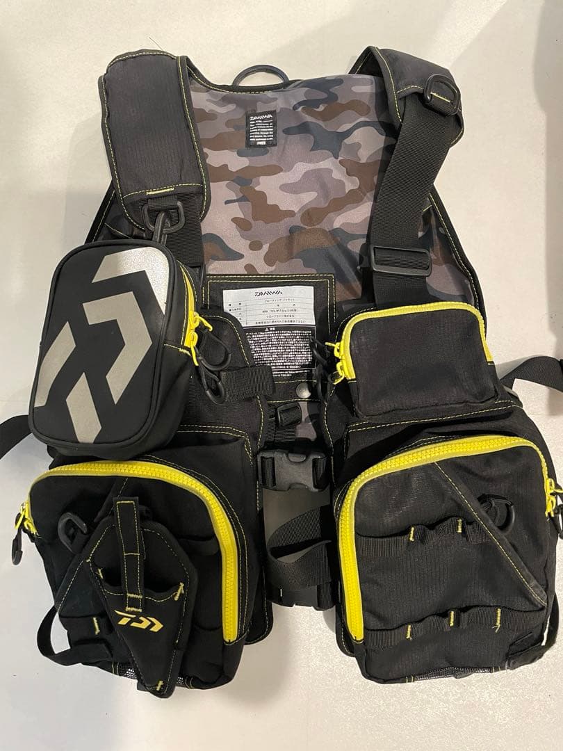 Daiwa フィッシングベスト ブラック/イエロー