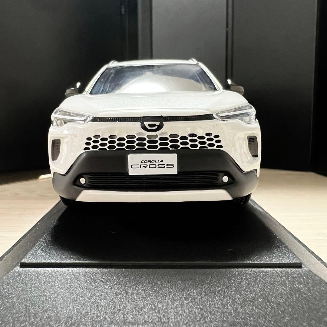 新型カローラクロス ミニカー プラチナホワイトパールマイカ - メルカリ