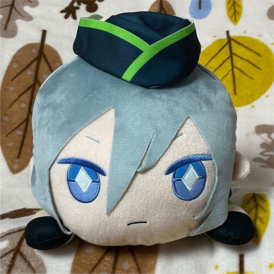 ツイステ メガジャンボ寝そべりぬいぐるみ シルバー - メルカリ