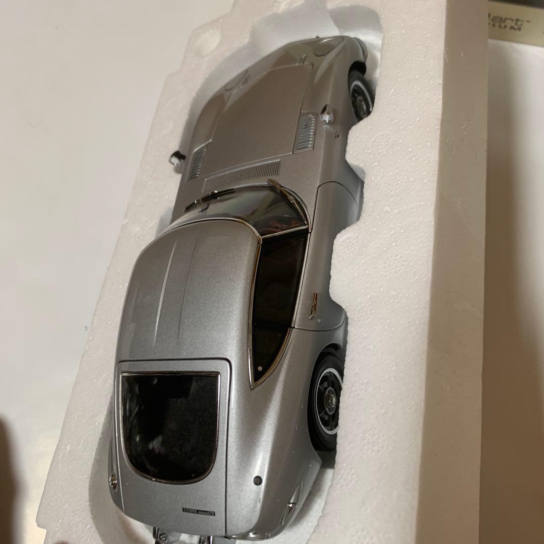 自動車 TOYOTA 2000 GT COUPE 1:18 AUTOart silver