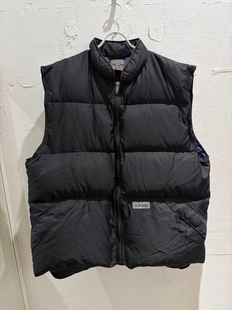 90s 万国旗タグ adidas ダウンベスト 黒 - メルカリ