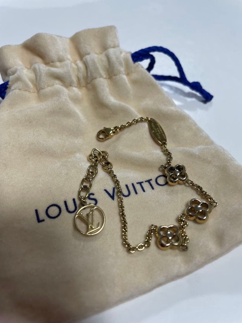 鑑定済み】LOUIS VUITTON ロゴチャーム ブレスレットの通販はau PAY