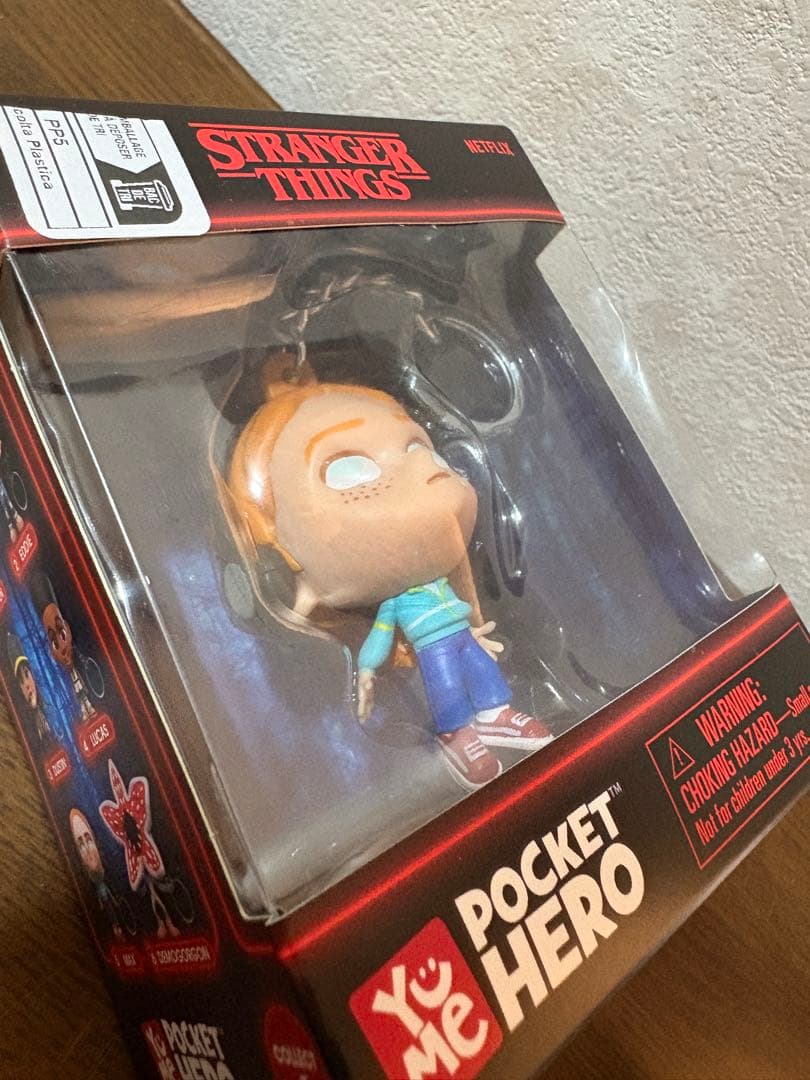 マックス StrangerThings ストレンジャーシングス 自立キーホルダー