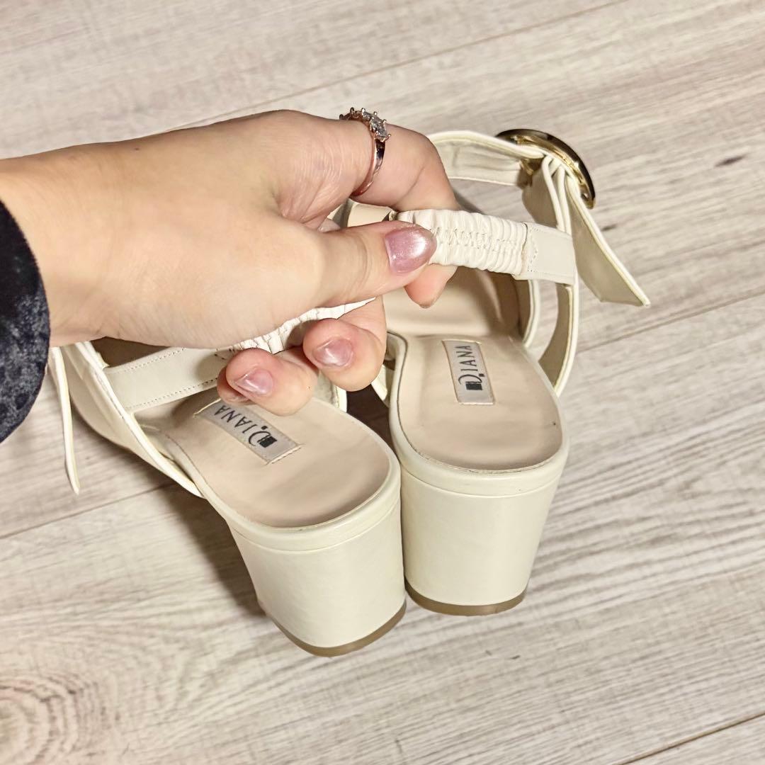 美品✨】ダイアナ バックベルトパンプス 23cm ホワイト - メルカリ