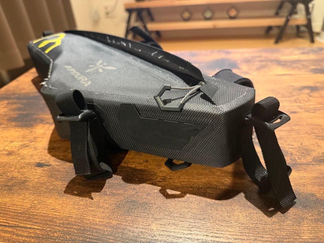 アピデュラ APIDURA EXPEDITION フレームバッグ 4.5L