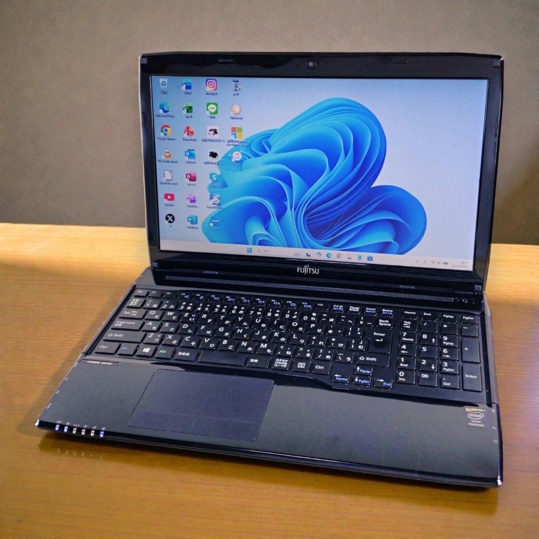 新品SSD256GB★Win11★メモリ8GB★富士通ノートパソコン★カメラ付き Amazon.co.jp: 【整備済み品】 【WEBカメラ搭載 & 爆速Core i7搭載