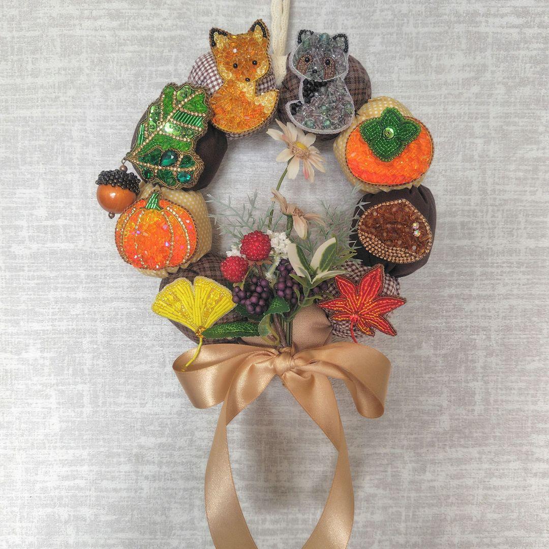 ブローチとしても使える秋のリース ハンドメイド 受注作品制作風景］ ミモザのリースブローチの制作を進めました