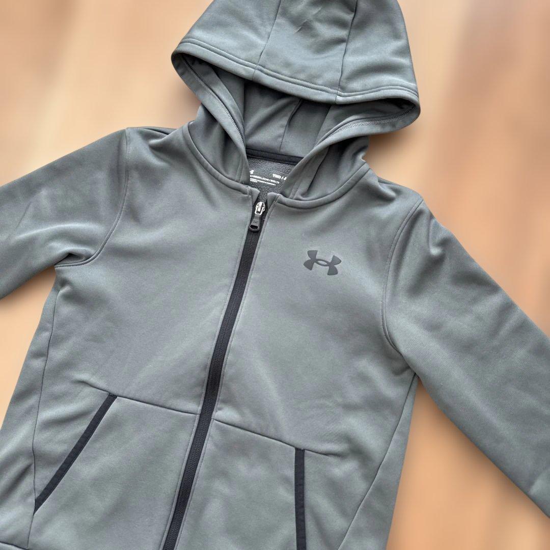 アンダーアーマー】140 ジップパーカー グレーカーキ used - メルカリ