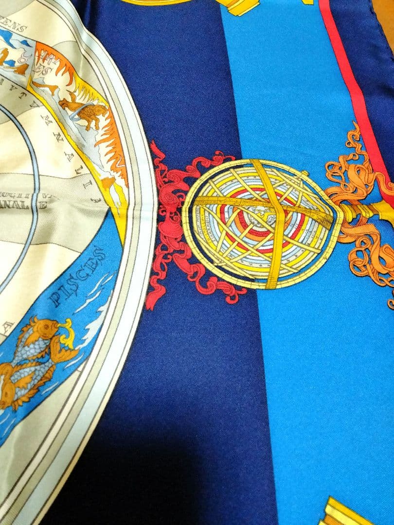 美品】GUCCI グッチ 大判シルクスカーフ 望遠鏡 天体図 - メルカリ