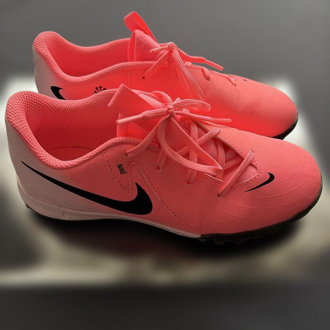 Nike Phantom ピンク サッカーシューズ《21.5cm》