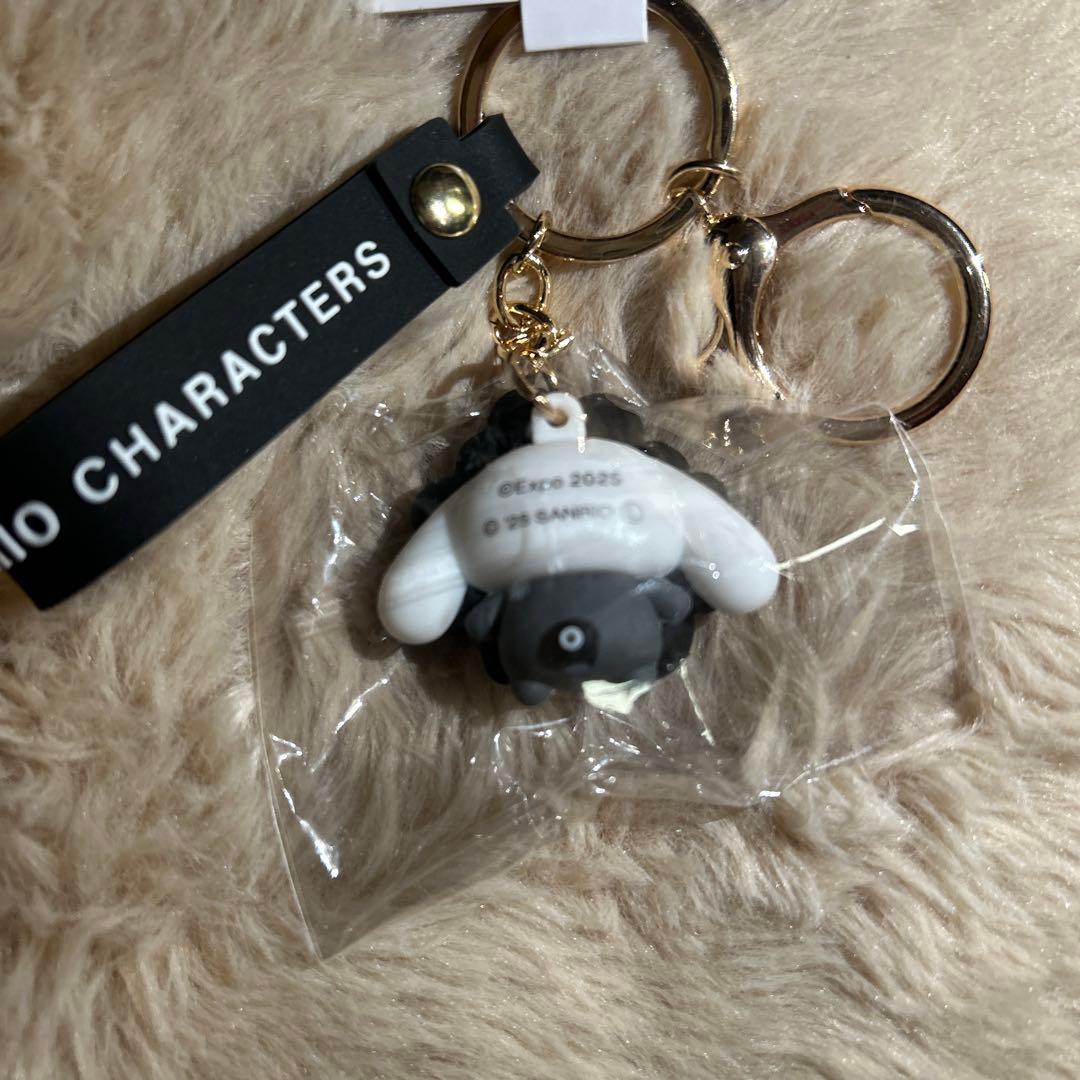 シナモンロール】万博EXPO 2025黒ミャクミャクキーホルダーサンリオ