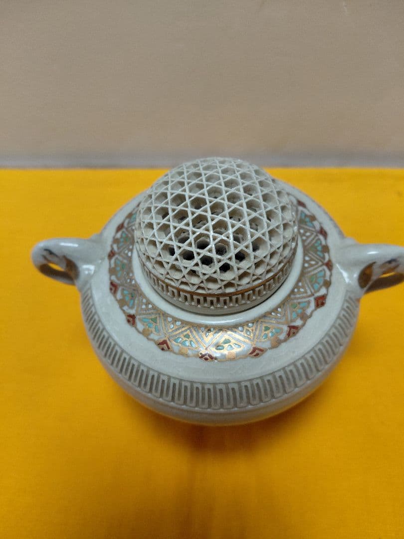 白薩摩焼 香炉 三足 透かし彫 玉陶山 仁楓作 美術品・アンティーク