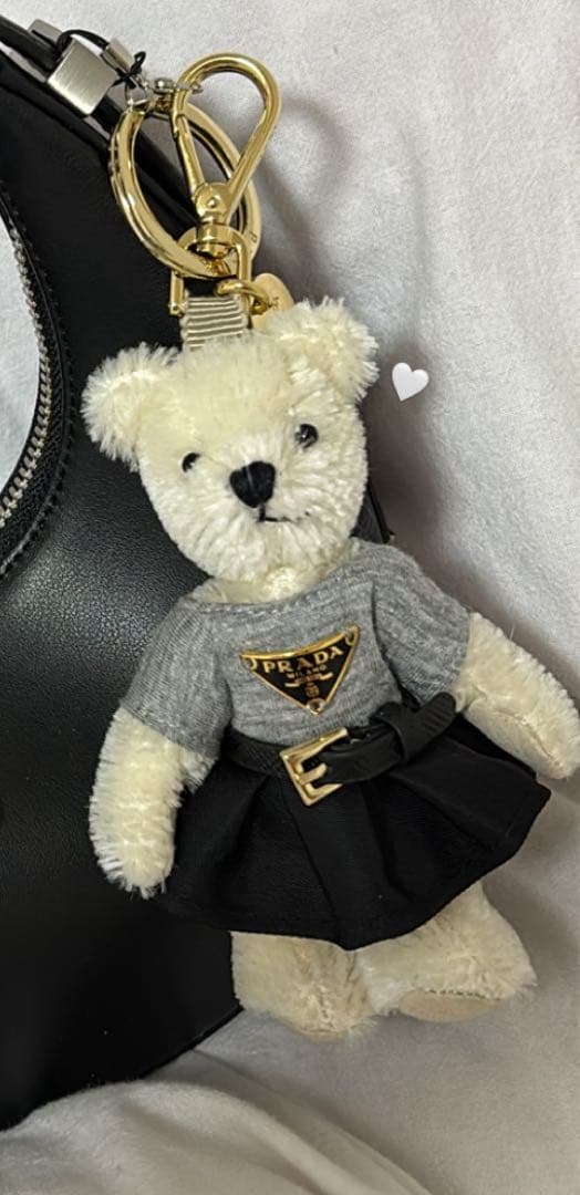 Prada テディベア バッグチャーム - メルカリ