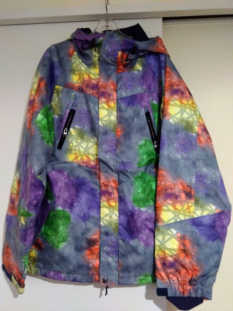 多色幾何学模様スキーウェア中古 子供用スキーウェア カラフル幾何学模様 - メルカリ