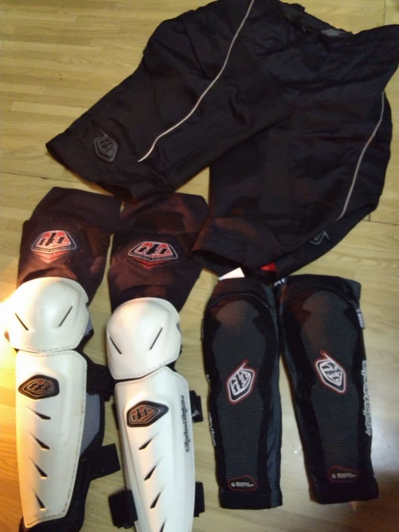 MTB BMX モトクロス レーサー トロイリーデザイン プロテクター 膝 肘