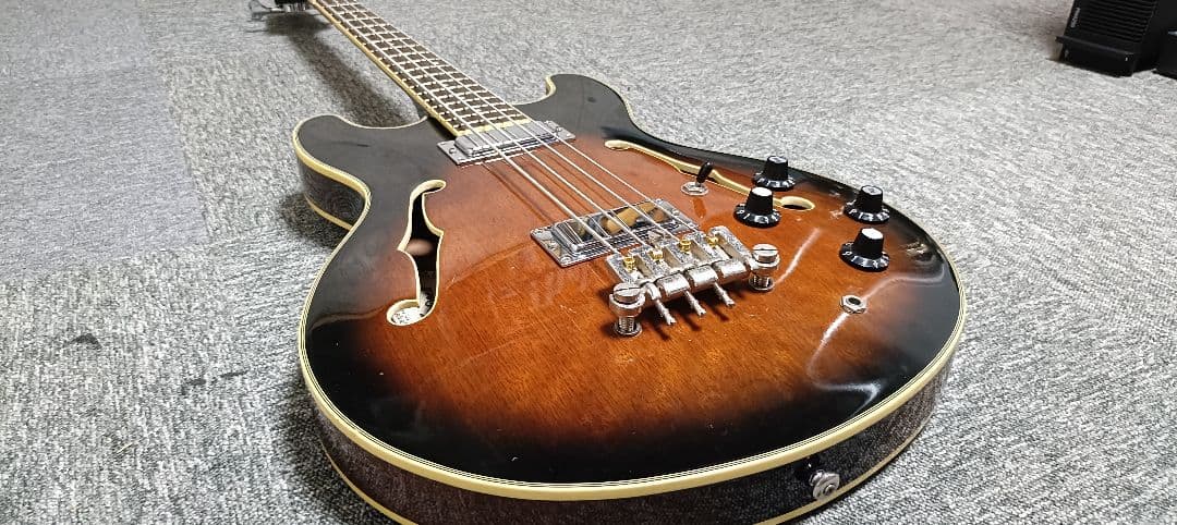 ゆ*つ様 アリアプロ2 セミアコ・ベース サンバースト - メルカリ