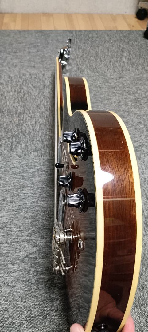 ゆ*つ様 アリアプロ2 セミアコ・ベース サンバースト - メルカリ