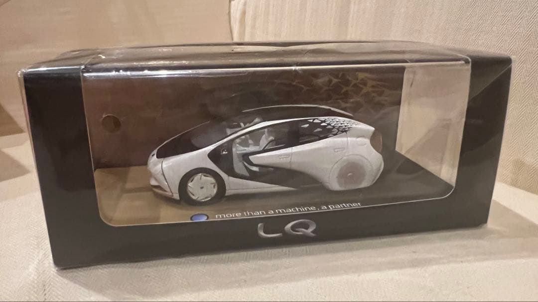 【関係者限定品】トヨタ LQ 1:43 ミニカー＋トミカ LQ ミニカー