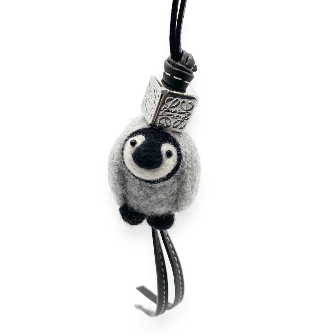 極美品】ロエベ 現行 ベビーペンギン チャーム アナグラム ダイス