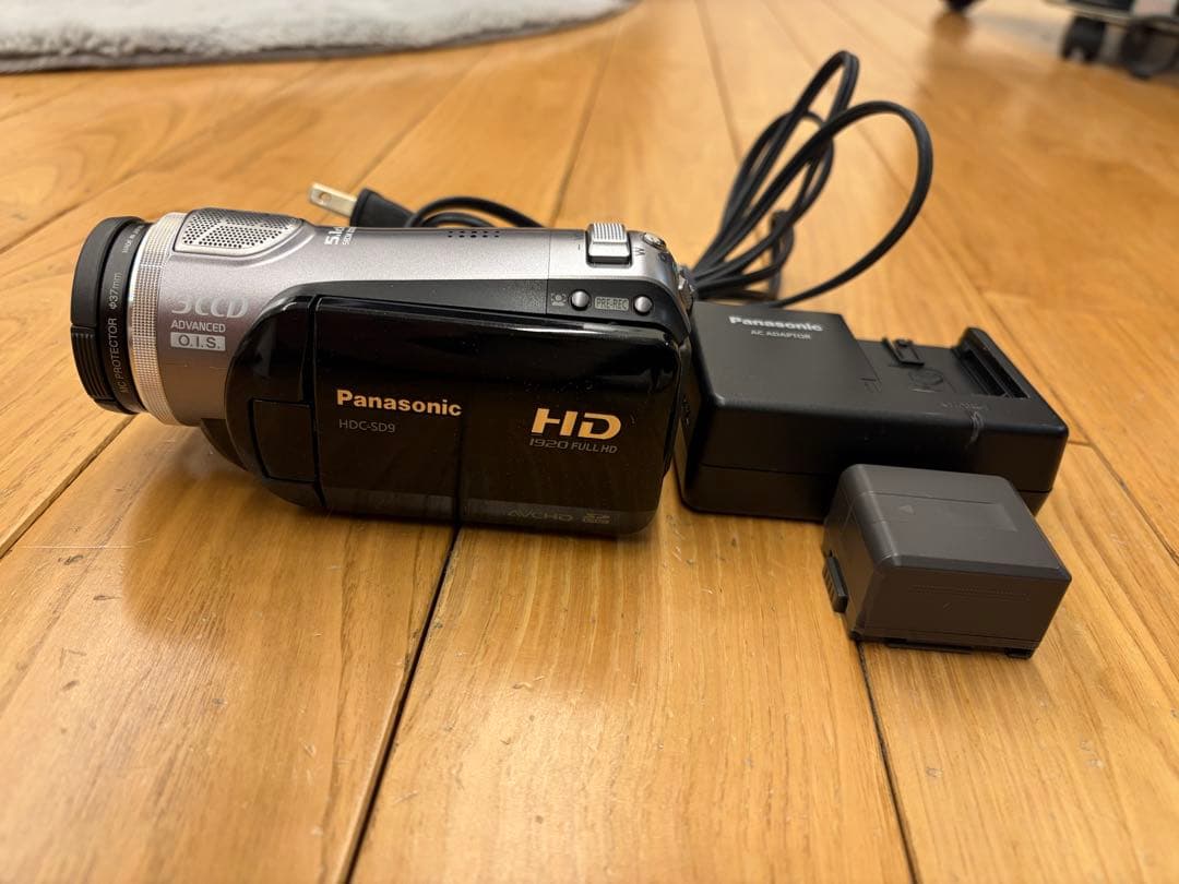 Panasonic HDC-SD9 ビデオカメラ本体＋バッテリー - メルカリ