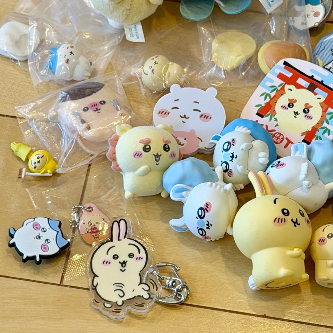ちいかわ グッズ大量まとめ売り 50点以上 缶バッチ フィギュア キーホルダー