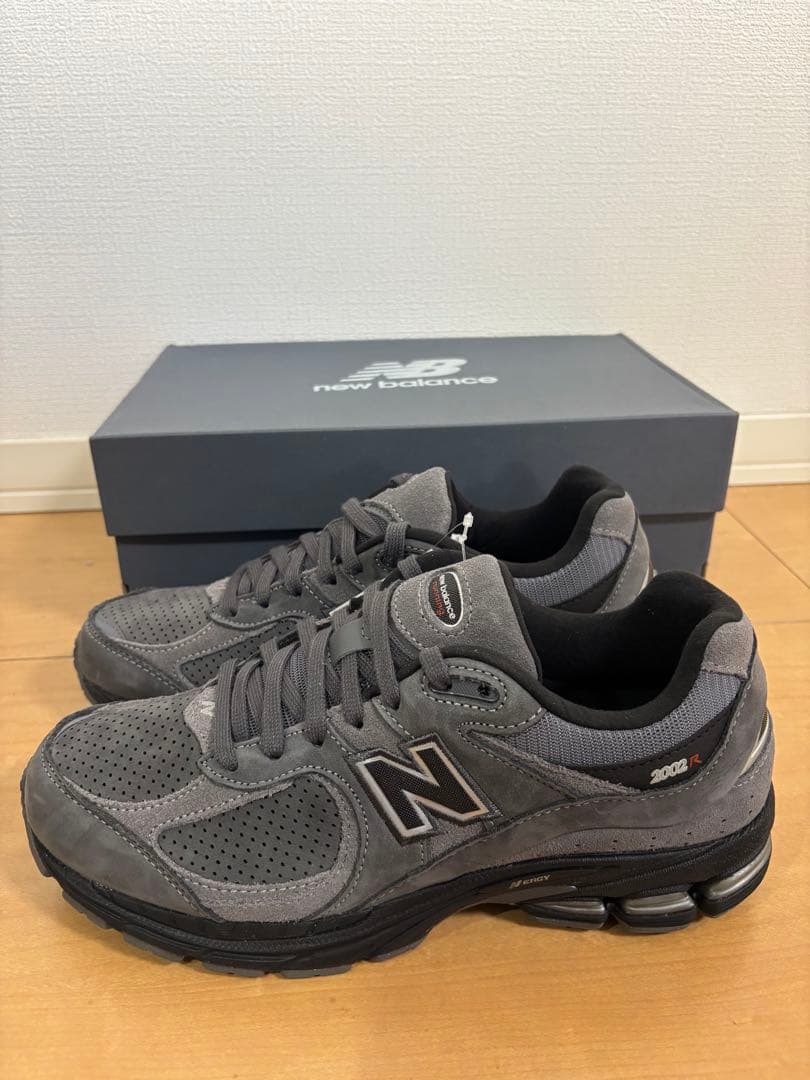 新品タグ付き New Balance 2002R ダークグレー 26.5cm