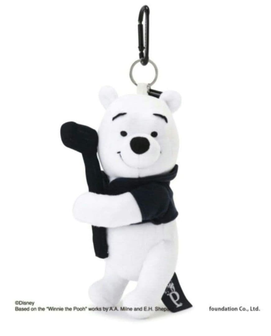 激レア新品タグ付きくまのプーさん ストラップ付きぬいぐるみボールポーチ