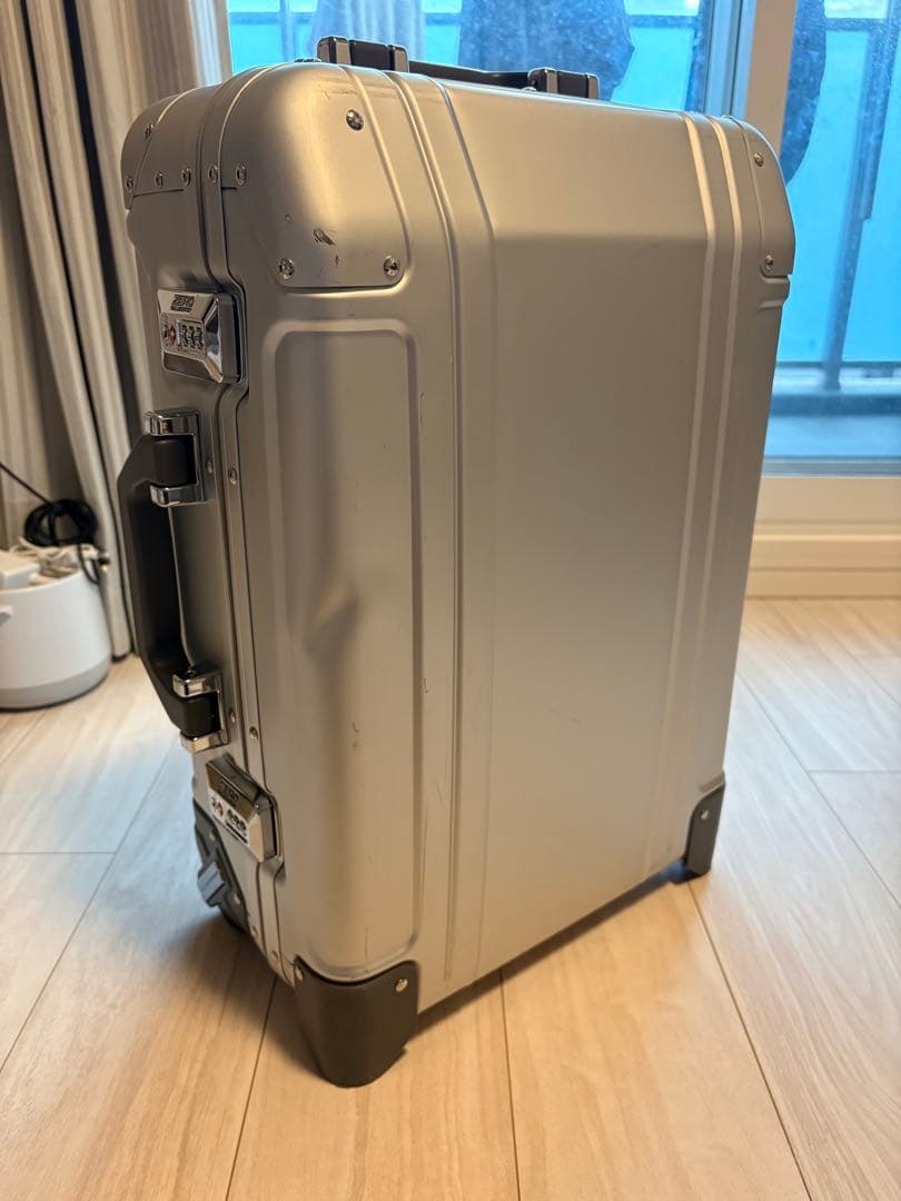 ゼロハリバートン　二輪　美品 ZERO HALLIBURTON（ゼロハリバートン） スーツケース 機内持ち込み S