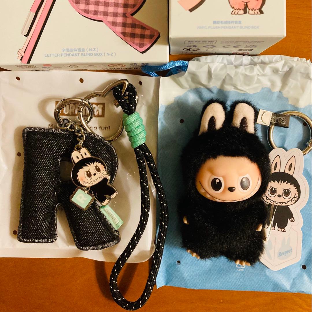 ラブブ イニシャル R キーホルダー　PIN FOR LOVE アルファベット ラブブ PIN FOR LOVE ストラップ チャーム LABUBU ポップマート