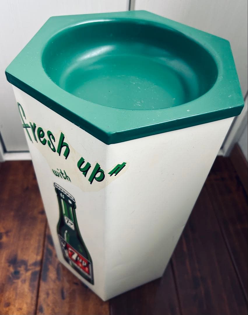 7up l Floor Standing Ashtrayセブンアップ灰皿